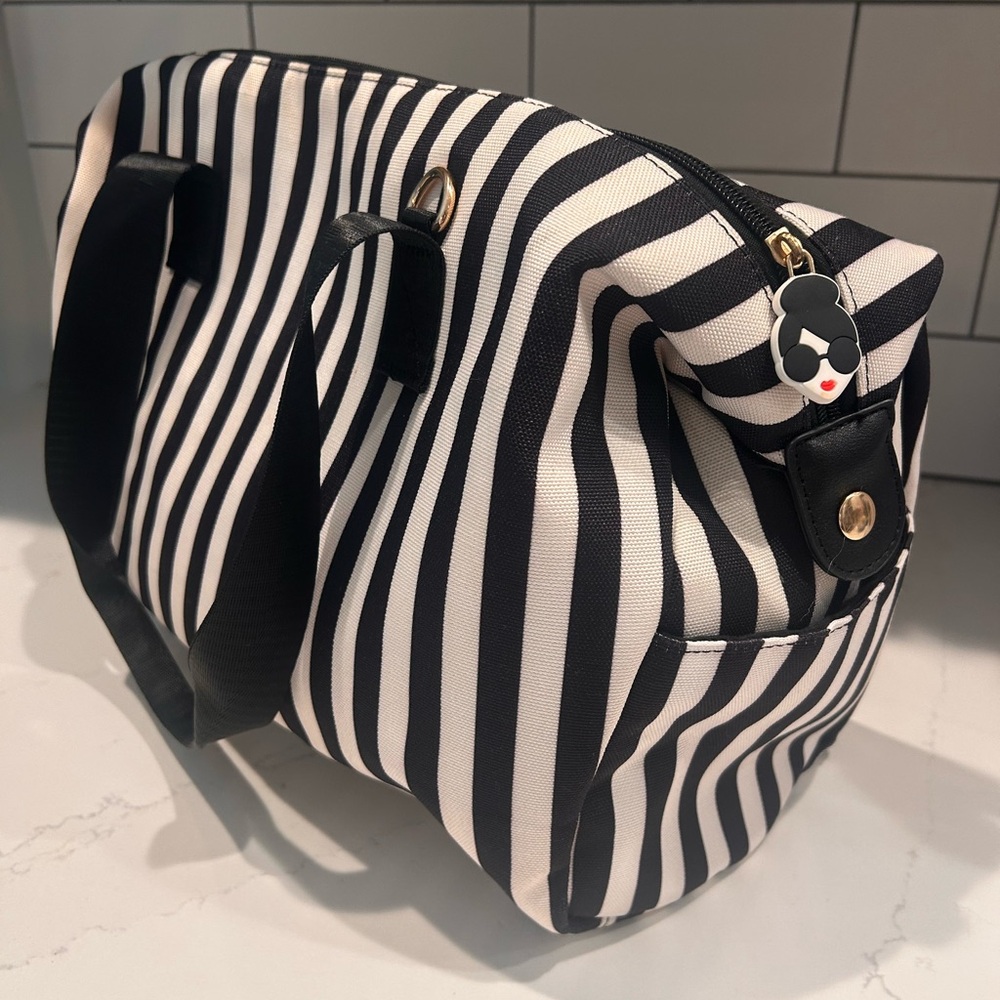 Alice + Olivia by Stacey Bendet Fabfitfun Black White Stripe Shoulder Travel Bag